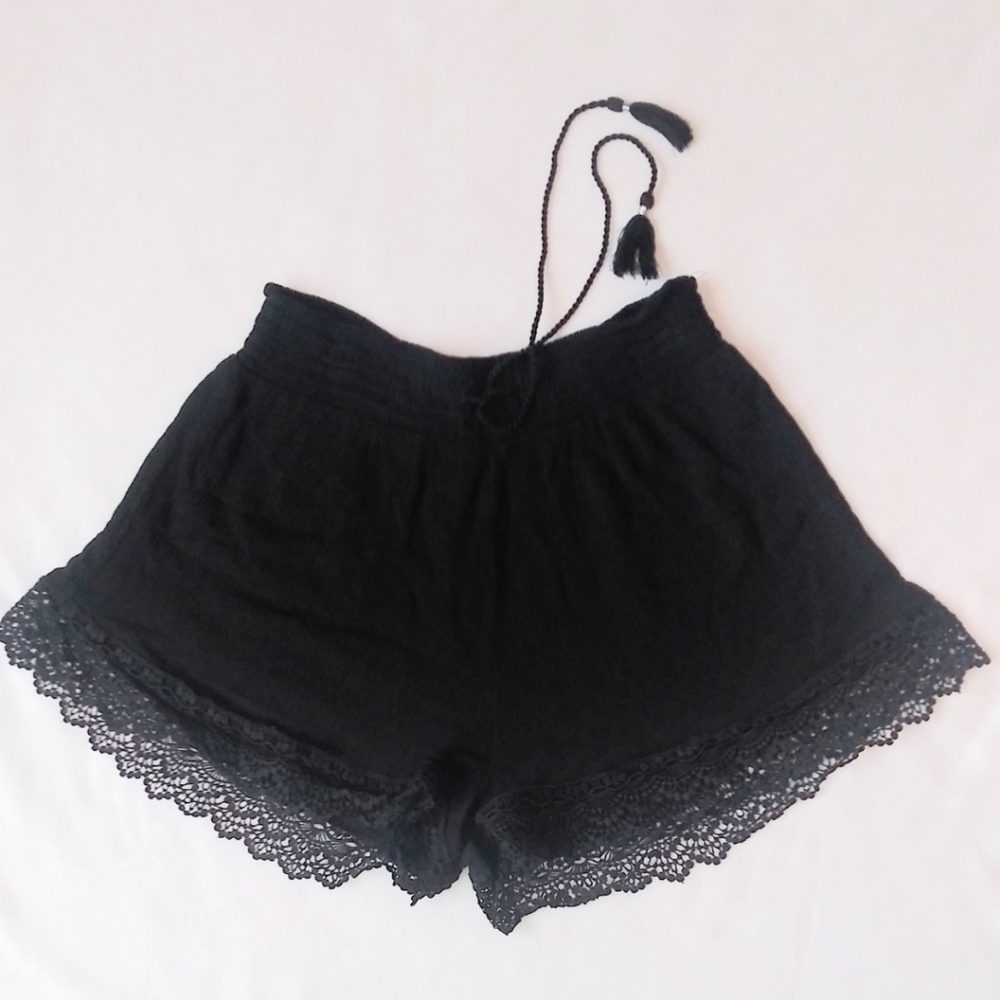 Mudd Black lace trim rayon shorts nwot